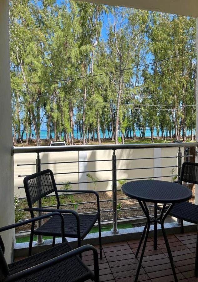 C-View Apartments Flic en Flac Экстерьер фото