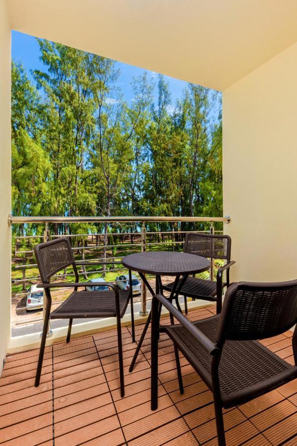 C-View Apartments Flic en Flac Экстерьер фото