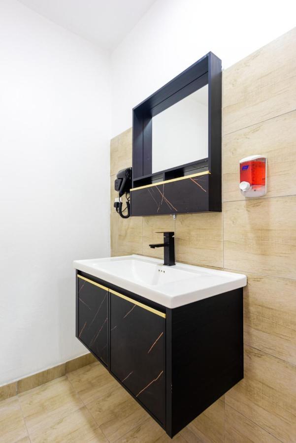 C-View Apartments Flic en Flac Экстерьер фото