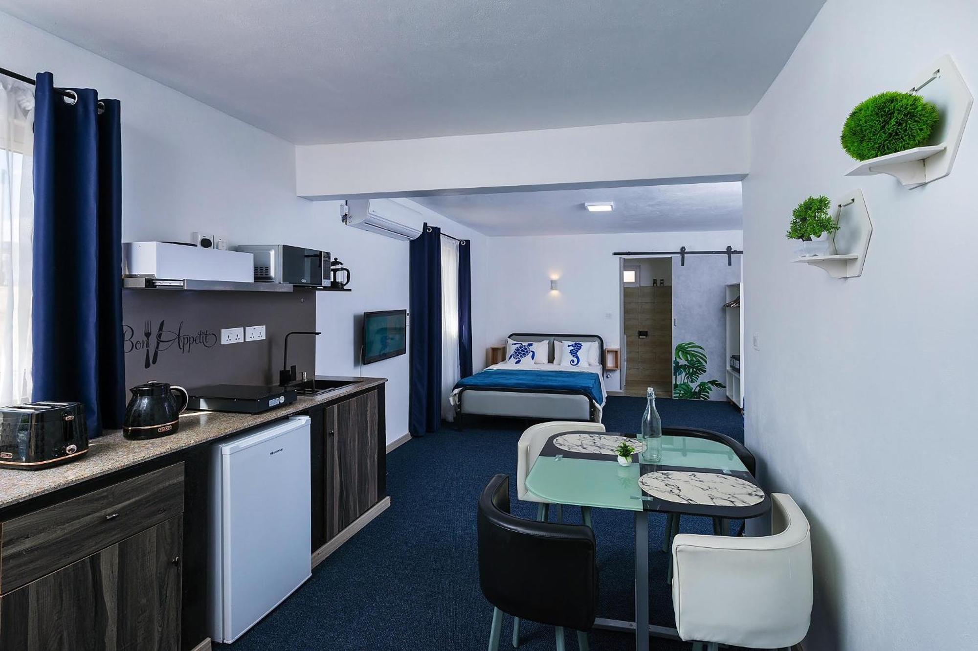 C-View Apartments Flic en Flac Экстерьер фото