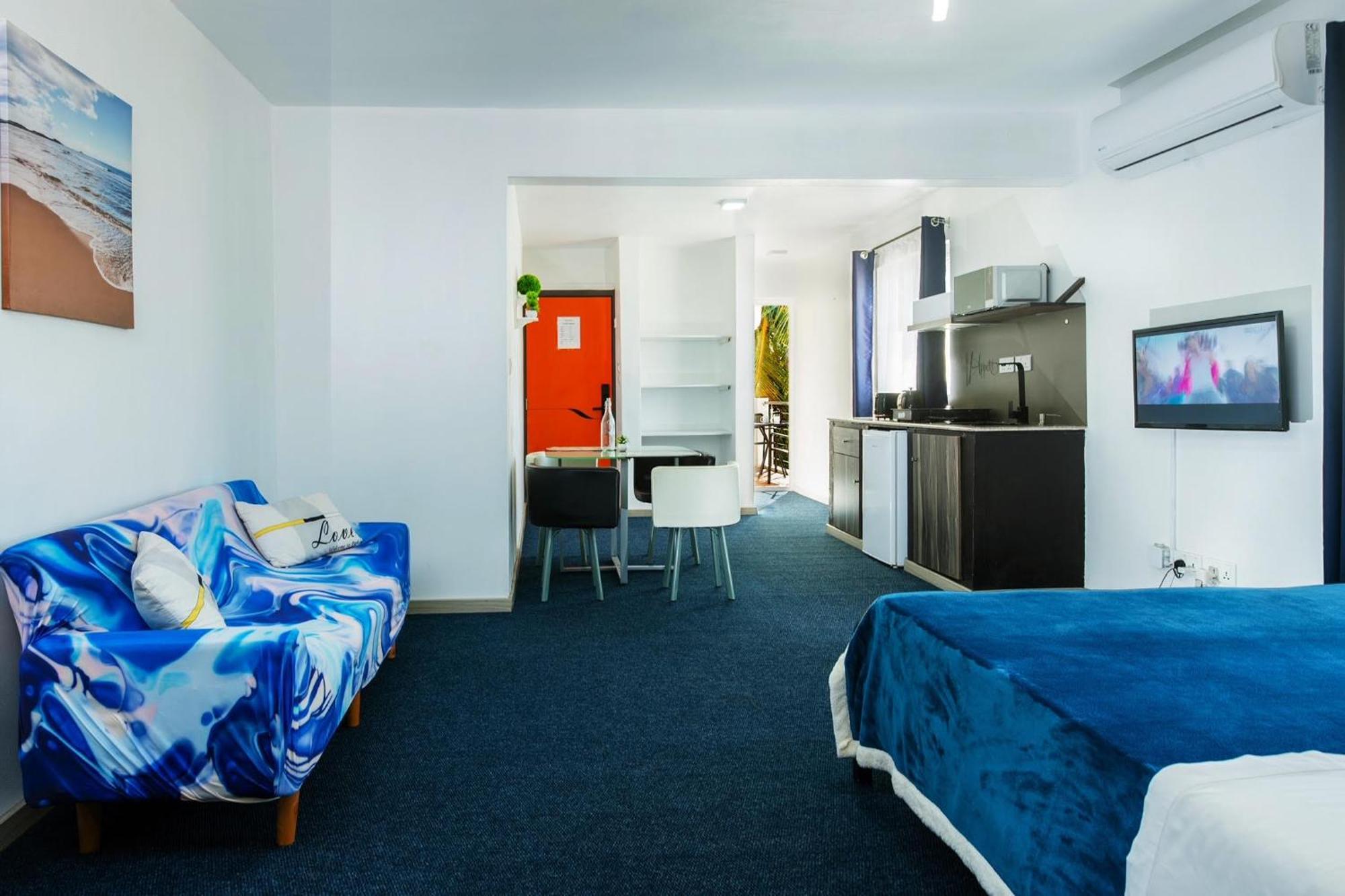 C-View Apartments Flic en Flac Экстерьер фото
