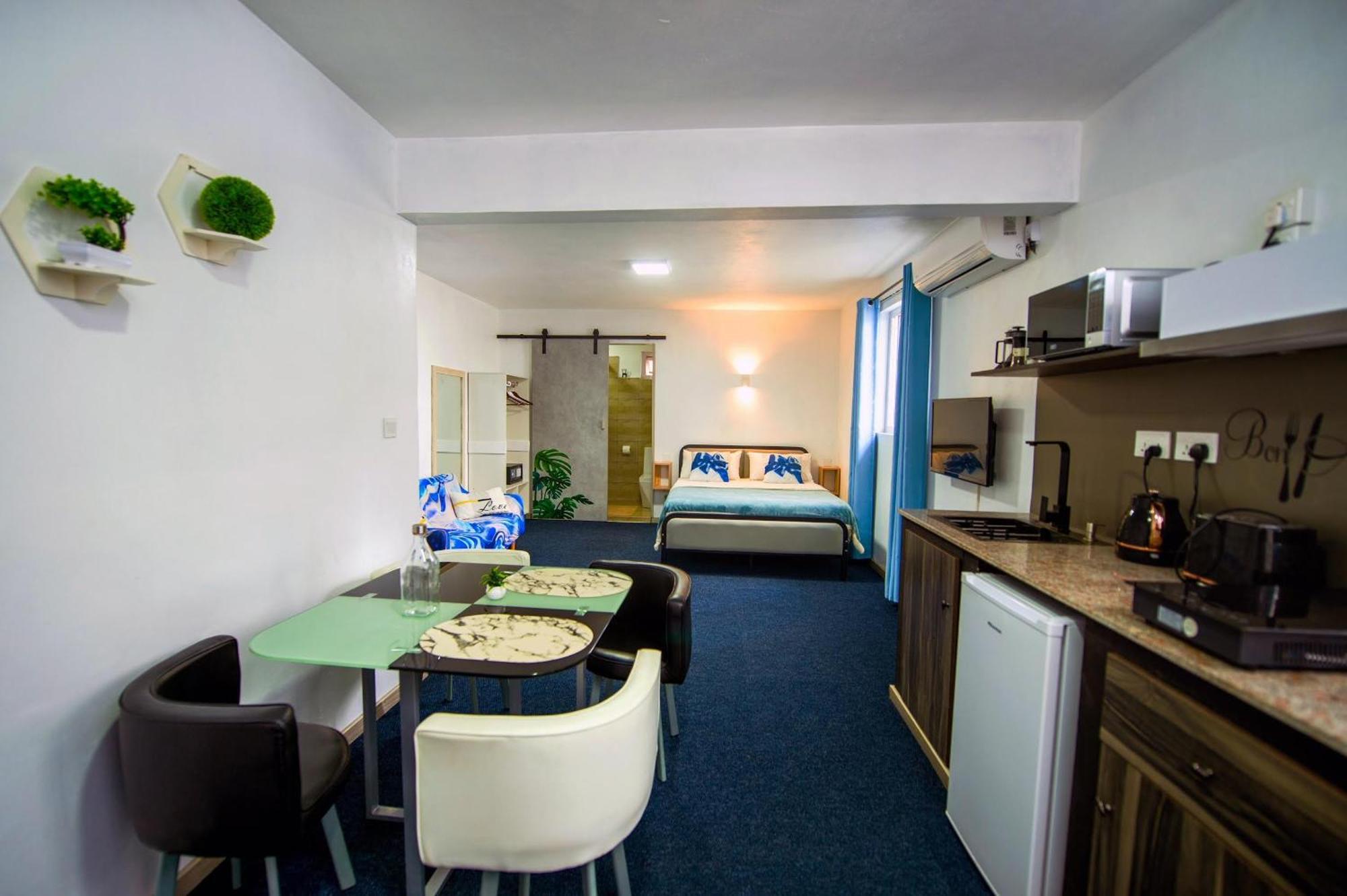 C-View Apartments Flic en Flac Экстерьер фото